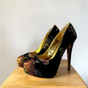 Black & Gold Platform Pumps
